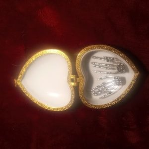 Skeleton hand earrings